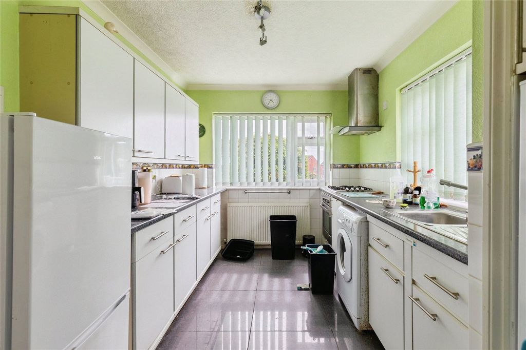 Property photo 3 of 16 Picture No. 12