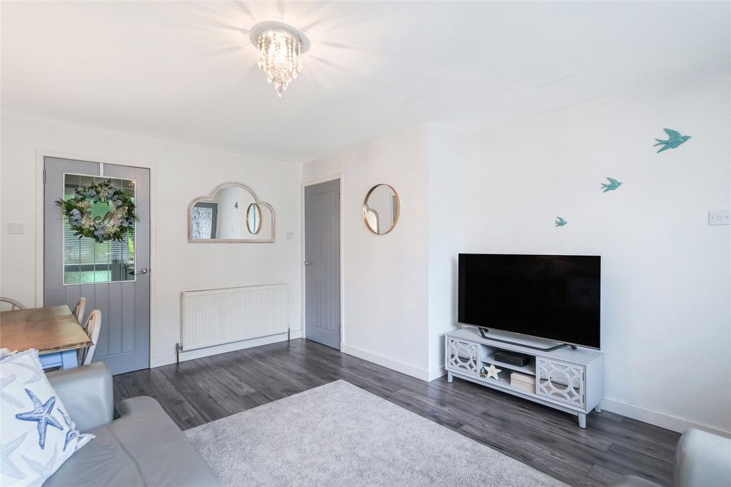 2 bed flat for saleRigghead Avenue, Cumbernauld, Glasgow, North Lanarkshire G67 photo 4