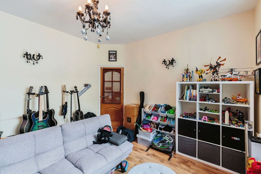 Property photo 3 of 17 Photo