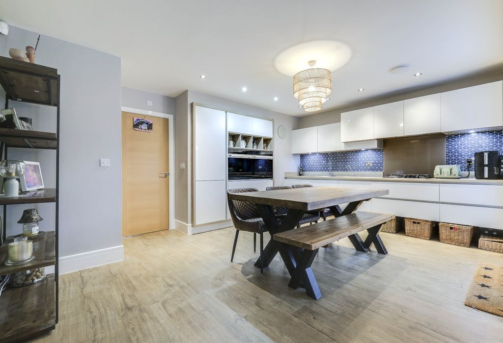 Property photo 2 of 21 Picture No. 29