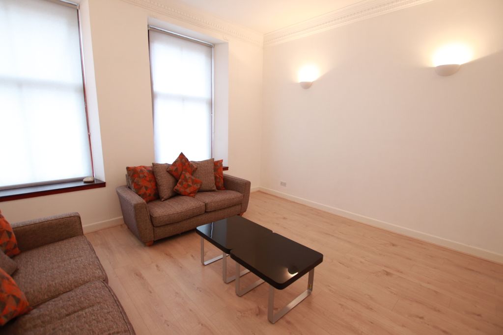 Property photo 3 of 7 Lounge