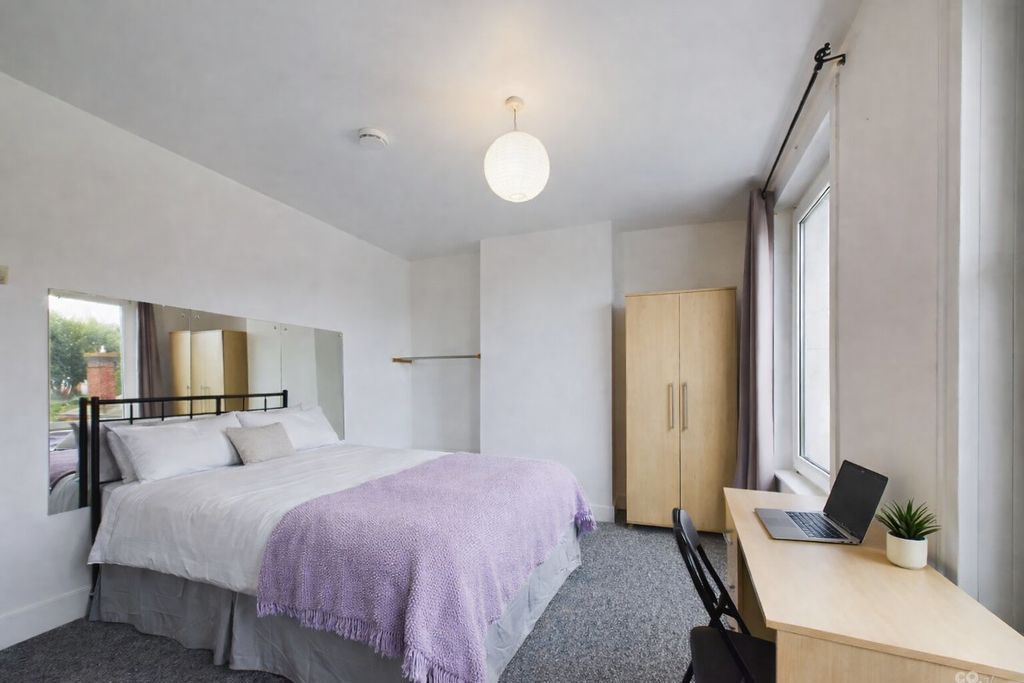 Property photo 1 of 6 Photo 10