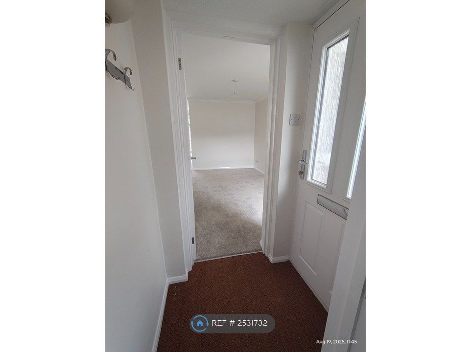 Property photo 2 of 18 Entrance Lobby