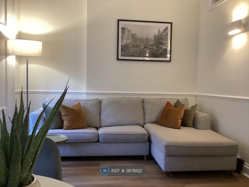 Property photo 1 of 19 Living Room