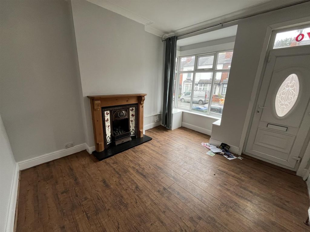 Property photo 3 of 9 Lounge 1