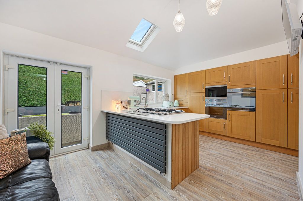 Property photo 2 of 27 Picture No. 23