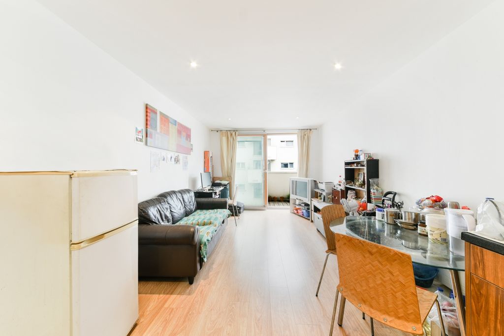 Property photo 1 of 9 Living Room Cutmore