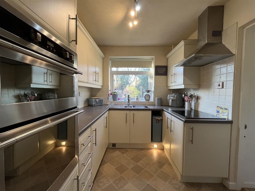 Property photo 2 of 25 Kitchen