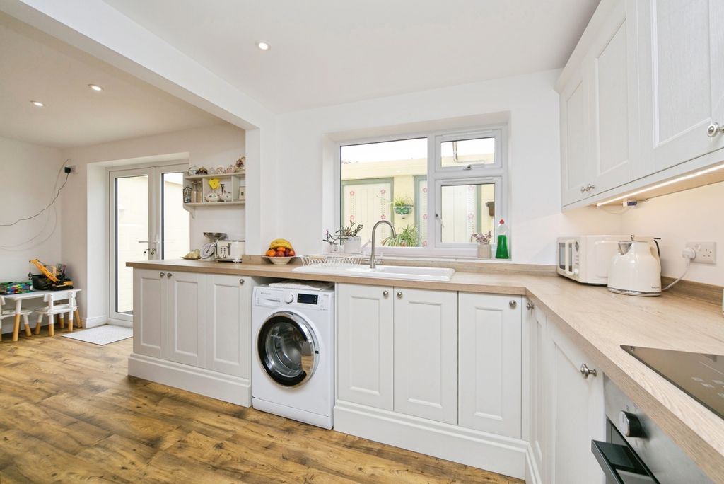 Property photo 2 of 20 Pbox-Img.Jpg