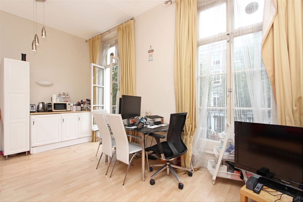 Property photo 2 of 6