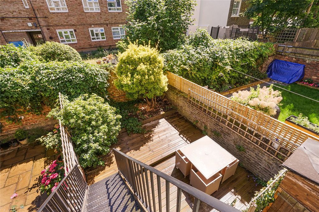 Property photo 3 of 12 Garden