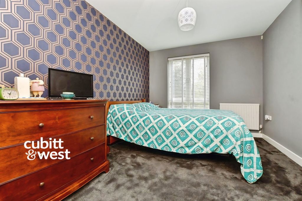 Property photo 3 of 11 8235B133-901H9Zot