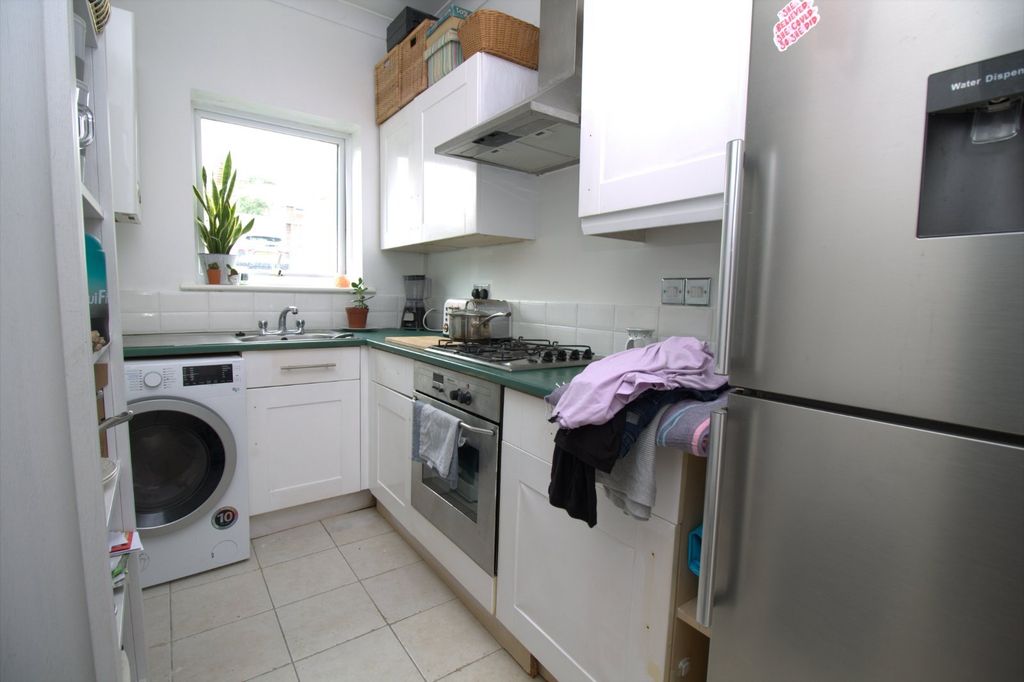 Property photo 2 of 6 Kitchen