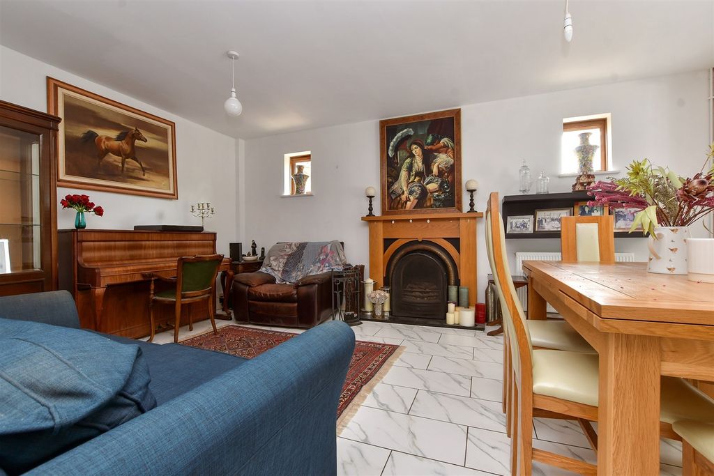 Property photo 3 of 17 Dining Area