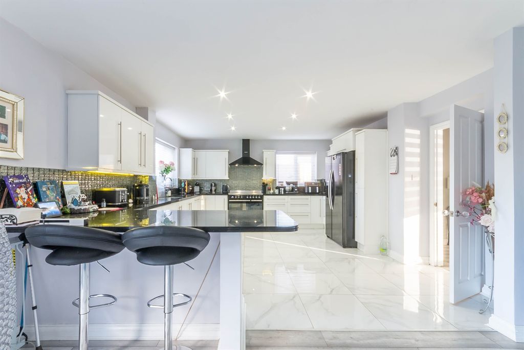 Property photo 3 of 25 Kitchen Diner