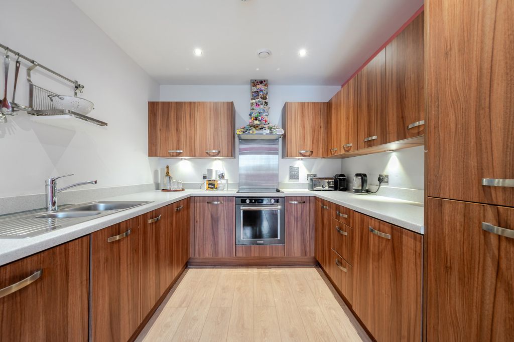 Property photo 3 of 18 Kitchen