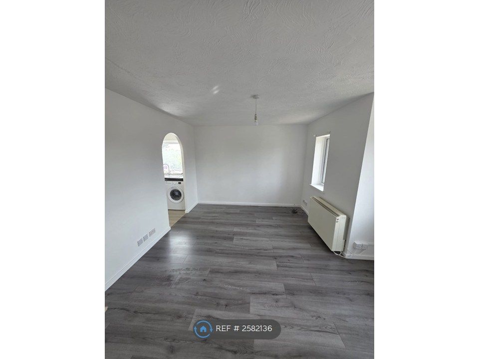 Property photo 3 of 6 Living Room