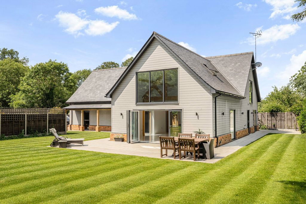 Property photo 2 of 33