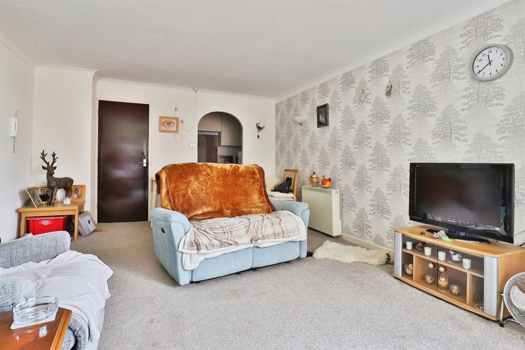 Property photo 2 of 17