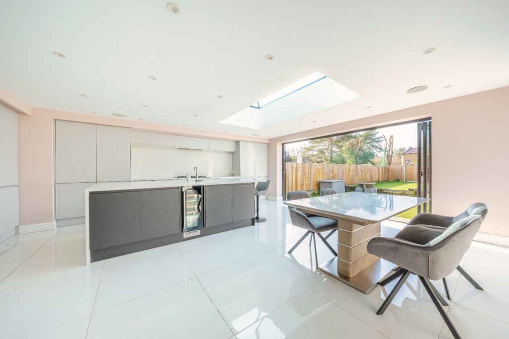 Property photo 2 of 30 3686732