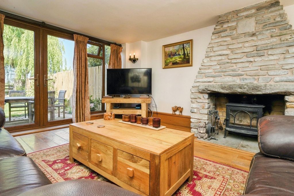 Property photo 3 of 17 Photo