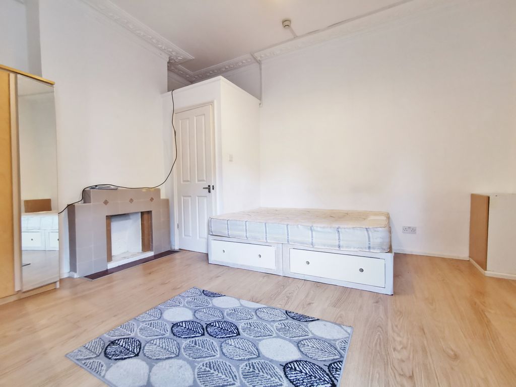 Property photo 1 of 8 Studio