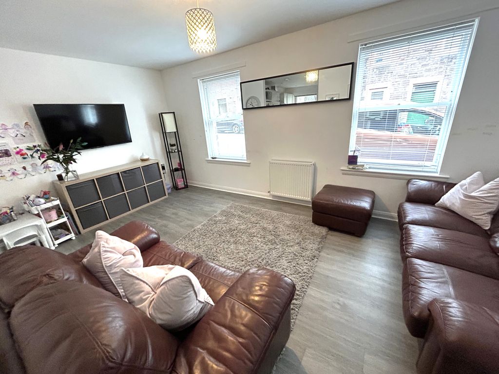 Property photo 2 of 17 Image00075