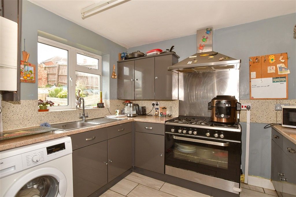 Property photo 2 of 11 Kitchen