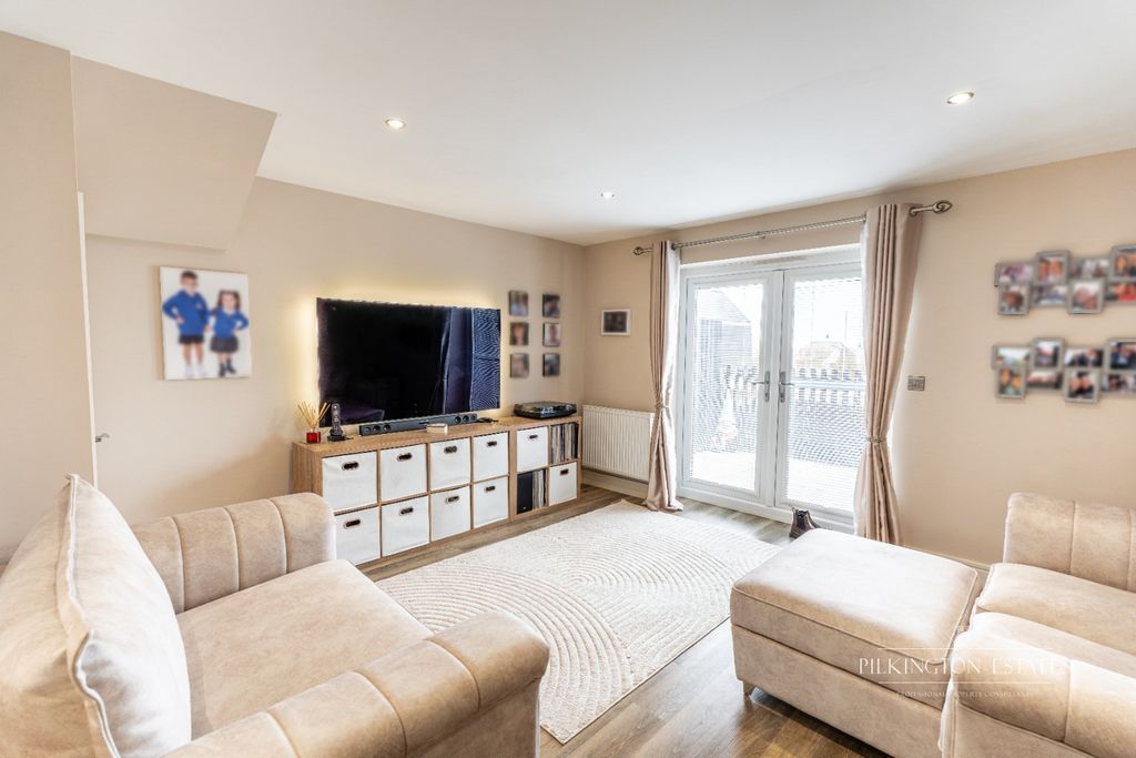 Property photo 2 of 21 4884583