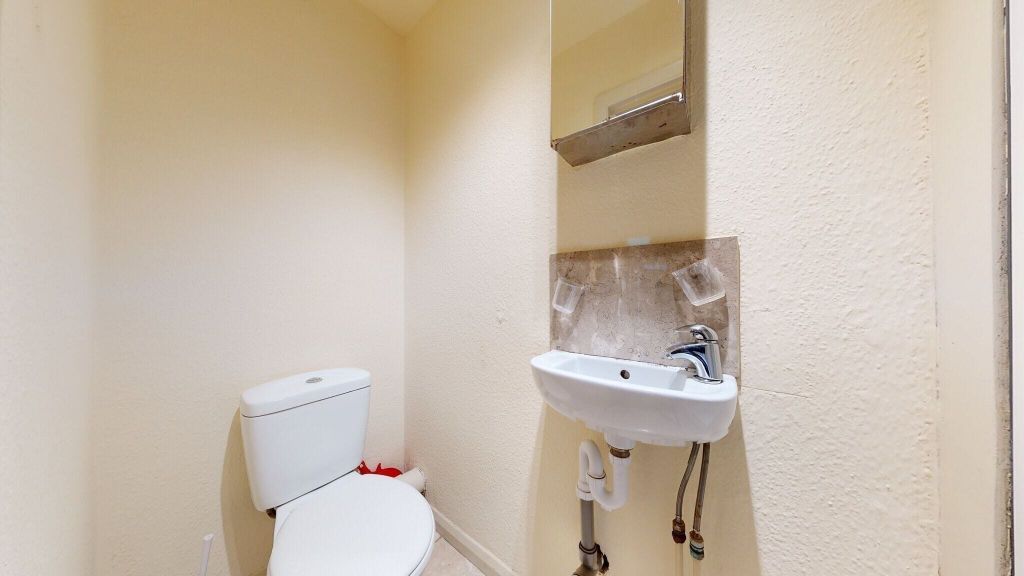 Property photo 3 of 7 Bathroom