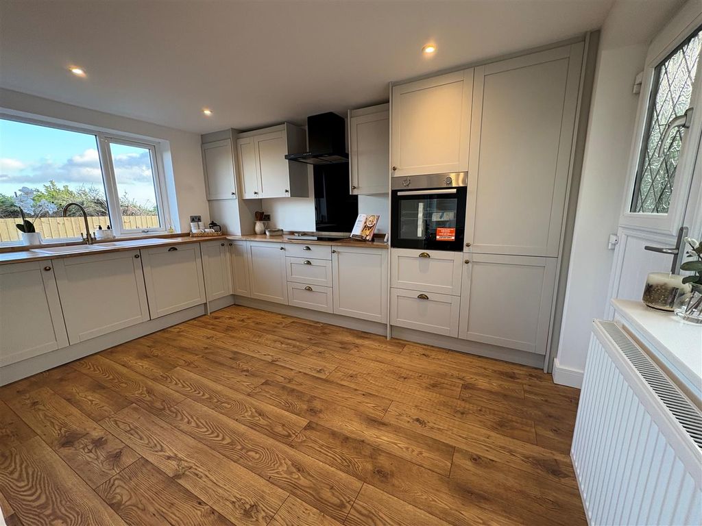 Property photo 3 of 27