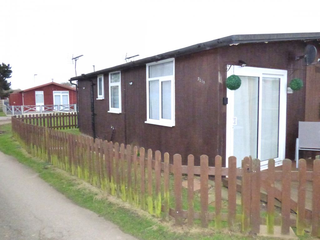 Property photo 1 of 10 1 Bedroom Semi-Detached Holiday Chalet