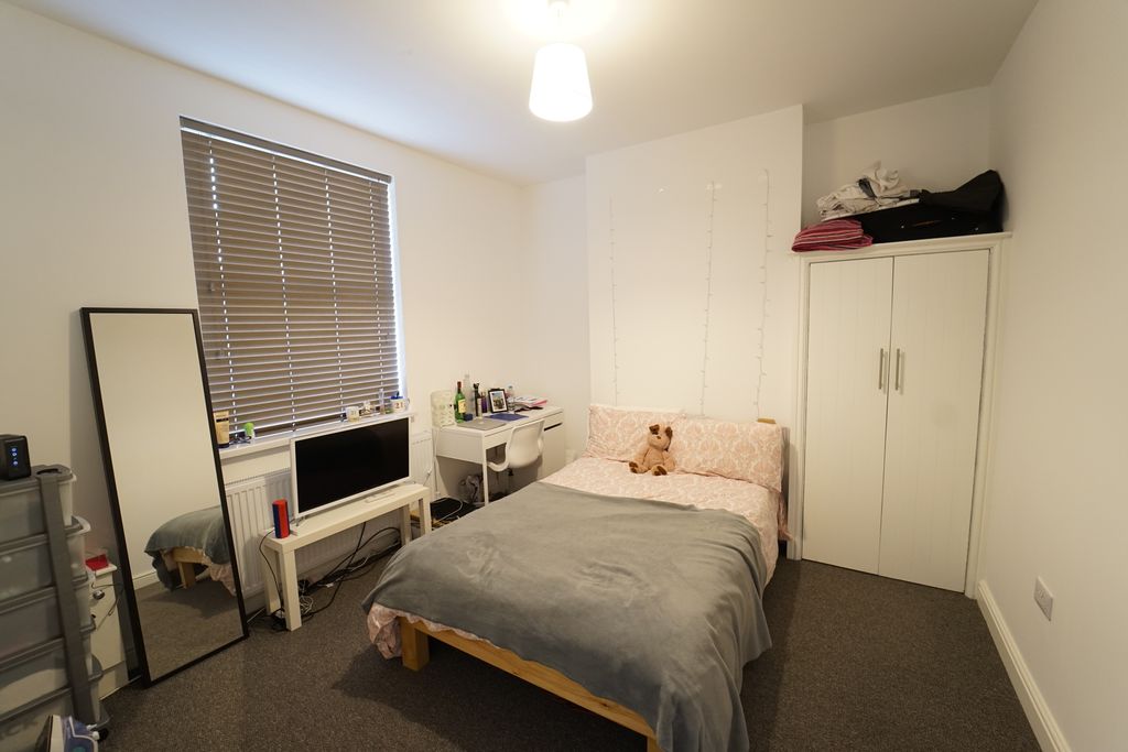 Property photo 3 of 10 Bedroom