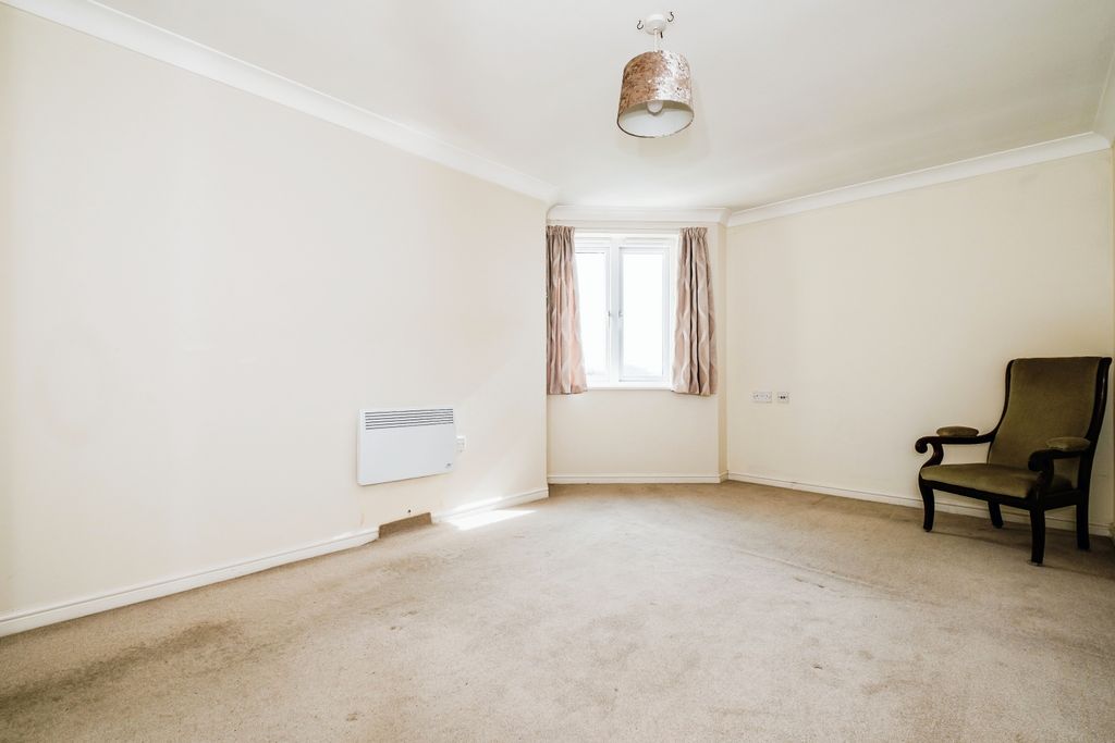 Property photo 3 of 10 Bedroom One