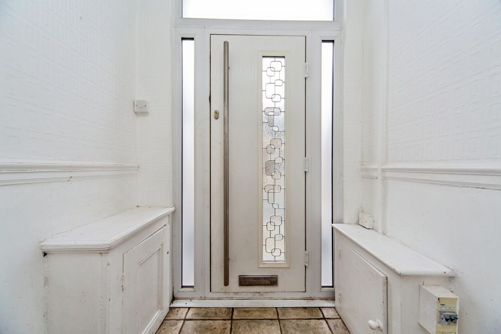 Property photo 3 of 31 Pbox-Img.Jpg