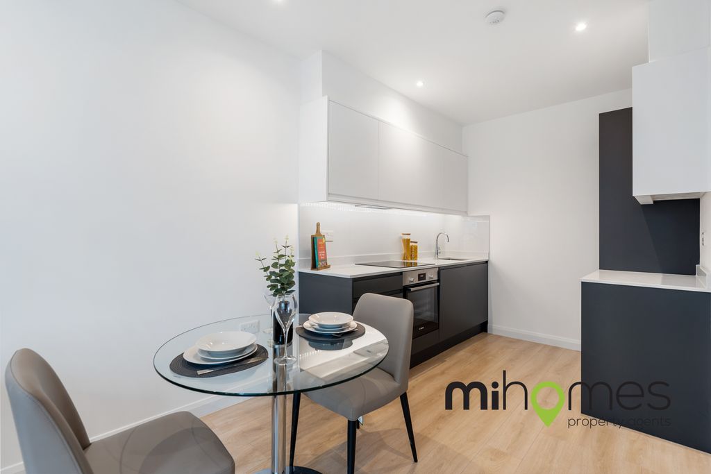 Property photo 2 of 8 Flat 9, 7 Bath Road Sl1 3Ua-5