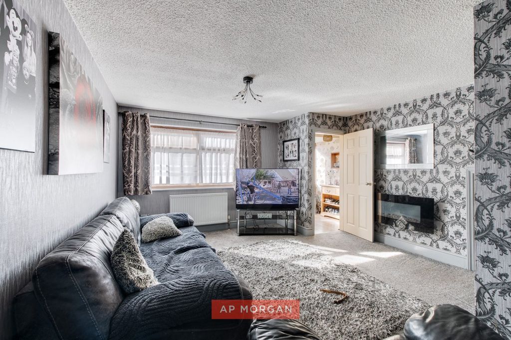 Property photo 3 of 17 Picture No. 05