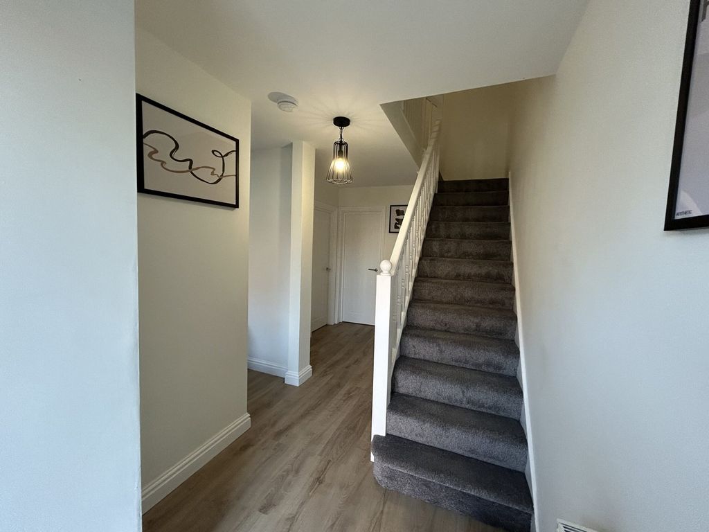 Property photo 2 of 15 A Bright And Tidy Hallway With Modern Decor, Creat...