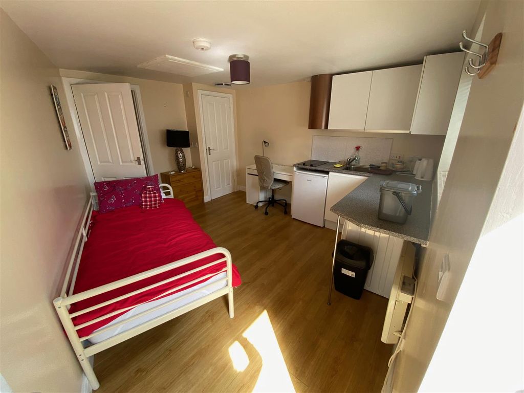 Property photo 3 of 6 Studio 3.Jpeg