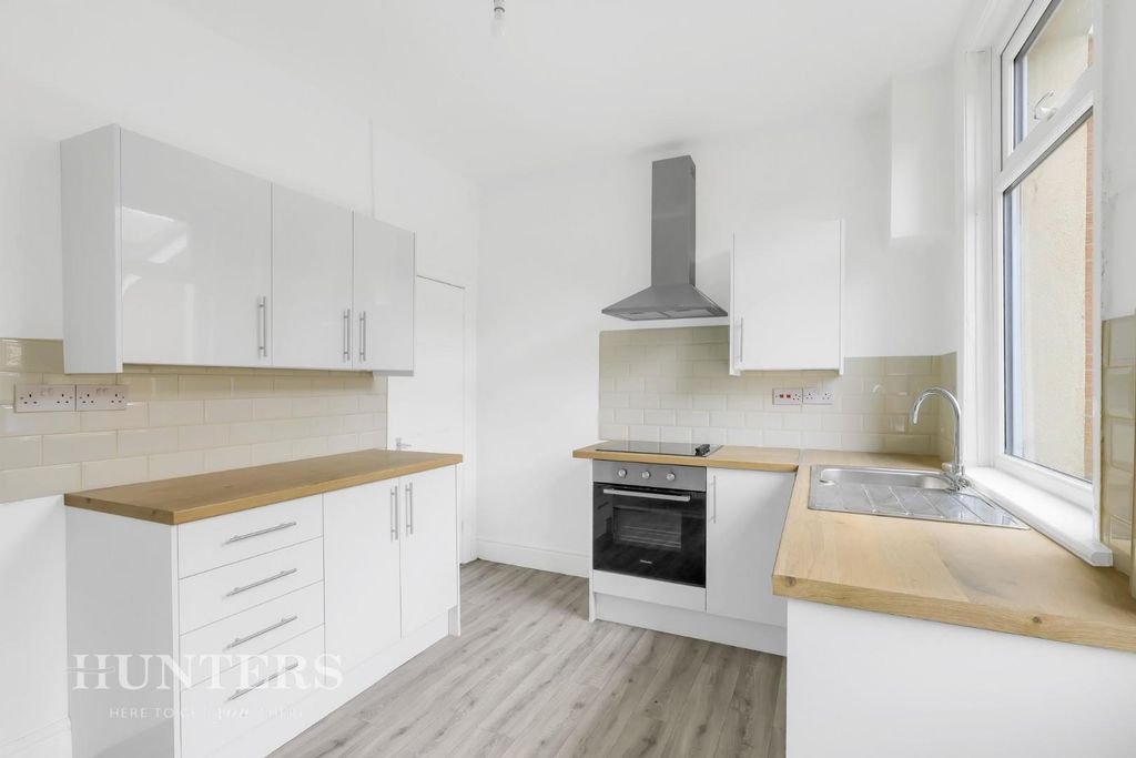 Property photo 2 of 11 Kitchen