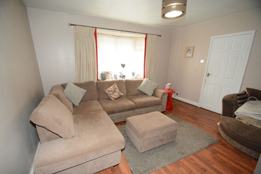 Property photo 2 of 12 Lounge
