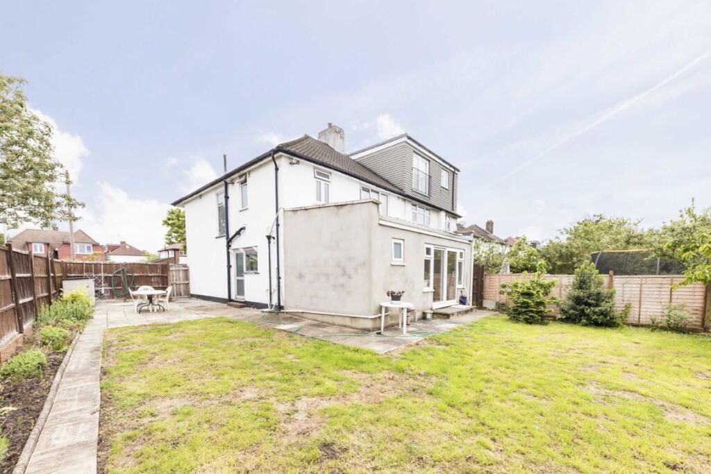 Property photo 3 of 8 Outside.Jpeg