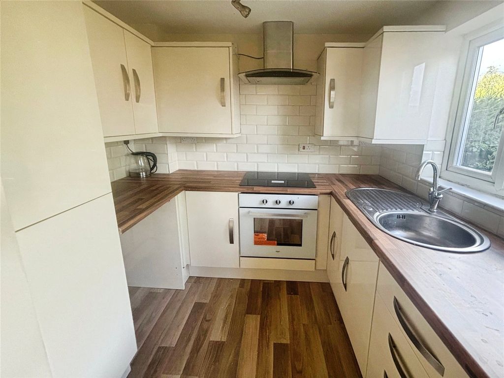 Property photo 2 of 6 Kitchen