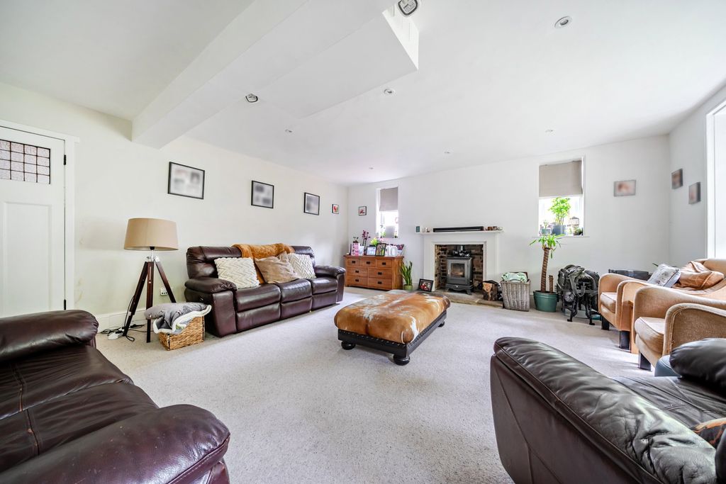 Property photo 3 of 23