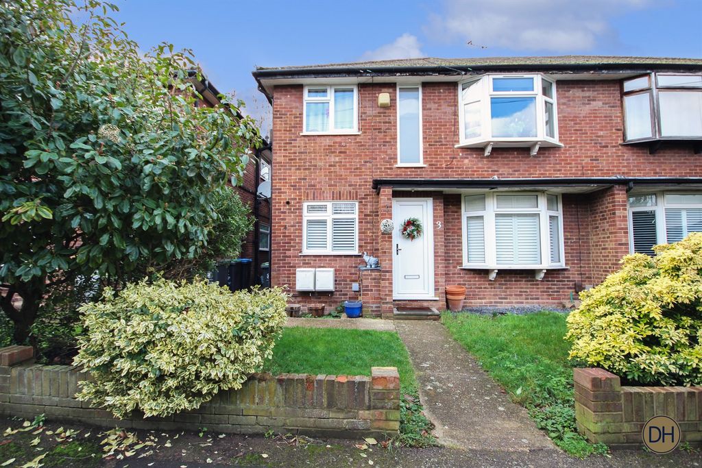 Property photo 1 of 12 Algers Mead