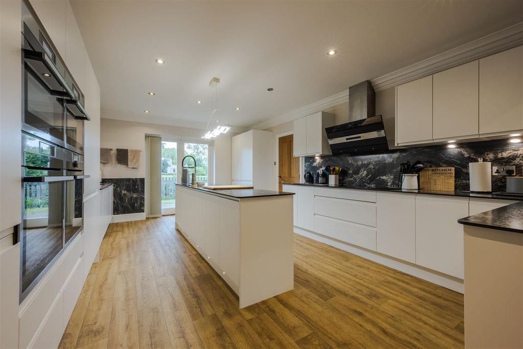 Property photo 2 of 34 Kitchen Diner