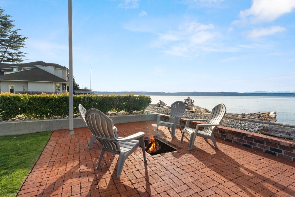 Property photo 3 of 96