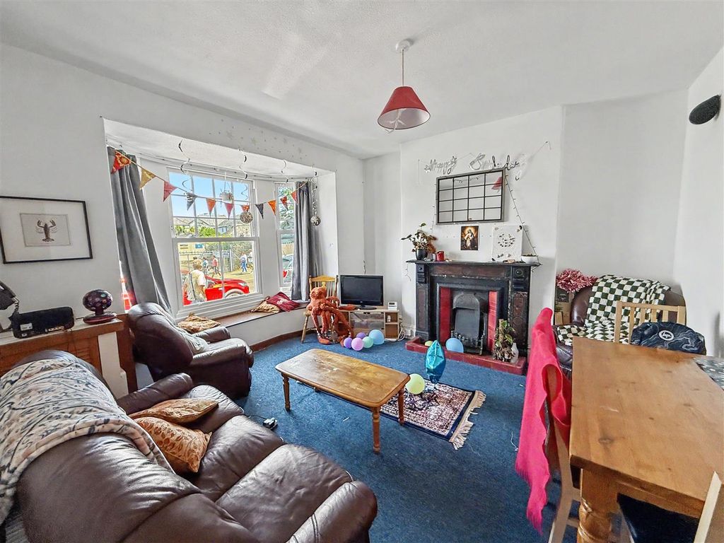 Property photo 2 of 9