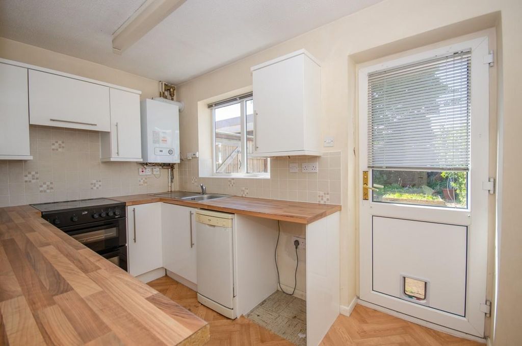 Property photo 3 of 14 Kitchen.Jpg