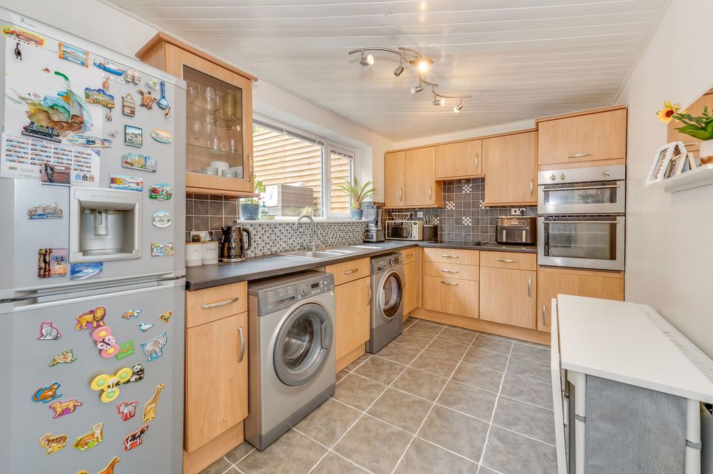 Property photo 3 of 21